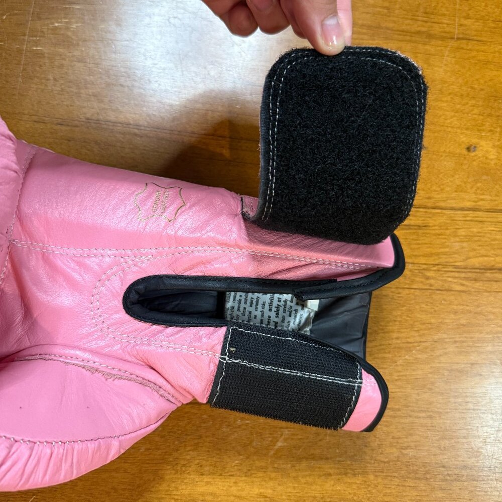 💗 Title Boxing Women’s Pink Gloves – Small – Like New - Picture 5 of 6
